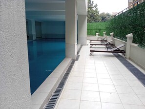 Pool - Chic,luxury 1-bedroom apartment with WiFi,Gym and heated pool in upscale Nairobi (Nairobi)