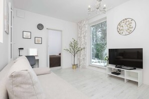 1 bedroom, desk, iron/ironing board, WiFi