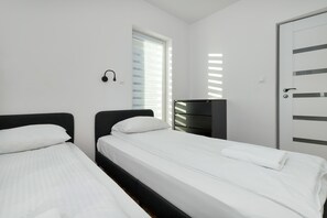 2 bedrooms, desk, iron/ironing board, travel cot - Family Suite | Terrace with Garden and Parking (Jastrzębia Góra)
