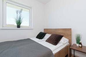 Desk, iron/ironing board, travel cot, WiFi