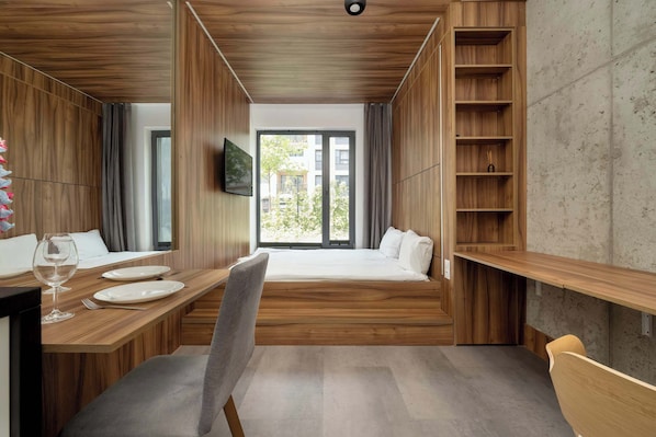 Desk, iron/ironing board, travel crib, WiFi