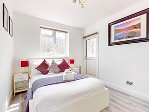 4 slaapkamers, een strijkplank/strijkijzer, gratis wifi, beddengoed