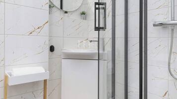 Shower, hair dryer, towels, shampoo