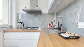 Fridge, microwave, stovetop, dishwasher