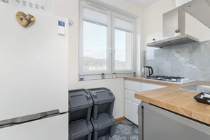 Fridge, microwave, stovetop, dishwasher