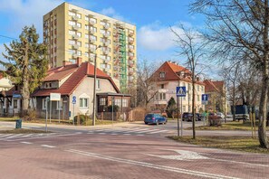 Unclassified image, 5 of 40, button