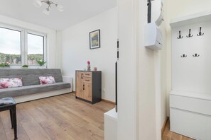 Unclassified image, 4 of 40, button