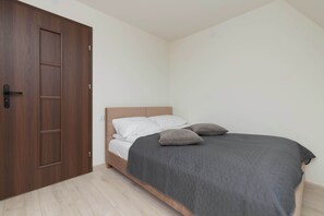 Desk, iron/ironing board, travel cot, WiFi
