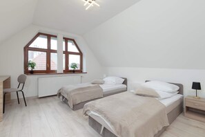 2 bedrooms, desk, iron/ironing board, travel cot - Grunwaldzka 48 | Bright Apartment | Balcony (Sopot)