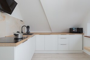 Fridge, microwave, stovetop, dishwasher