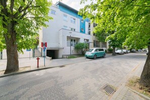 Exterior - Modern Apartment in Sopot | Balcony and Parking (Sopot)