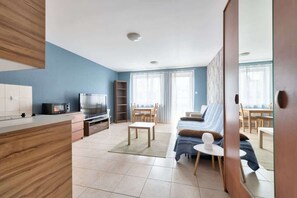 TV, offices - Modern Apartment in Sopot | Balcony and Parking (Sopot)