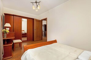 2 bedrooms, desk, iron/ironing board, travel crib