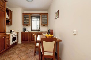 Geladeira, fogão, cooktop, lava-louças