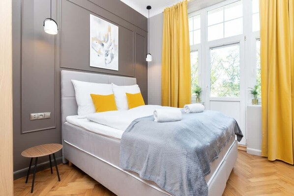 Iron/ironing board, WiFi, bed sheets