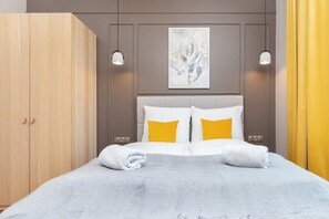 Iron/ironing board, WiFi, bed sheets
