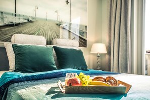 1 bedroom, iron/ironing board, WiFi, bed sheets - Sky and Sea Sopot | Deluxe Apartment with Rooftop Terrace (Sopot)