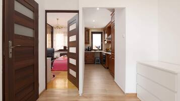 2 bedrooms, desk, iron/ironing board, WiFi