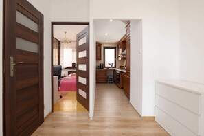 2 bedrooms, desk, iron/ironing board, WiFi