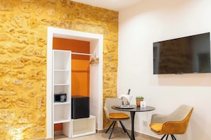 In-room safe, blackout curtains, free WiFi