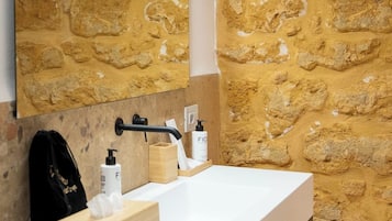 Junior Studio Suite, Non Smoking, Balcony | Bathroom | Shower, hair dryer, towels, soap