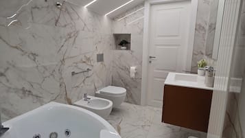 Exclusive Apartment, Garden View | Bathroom