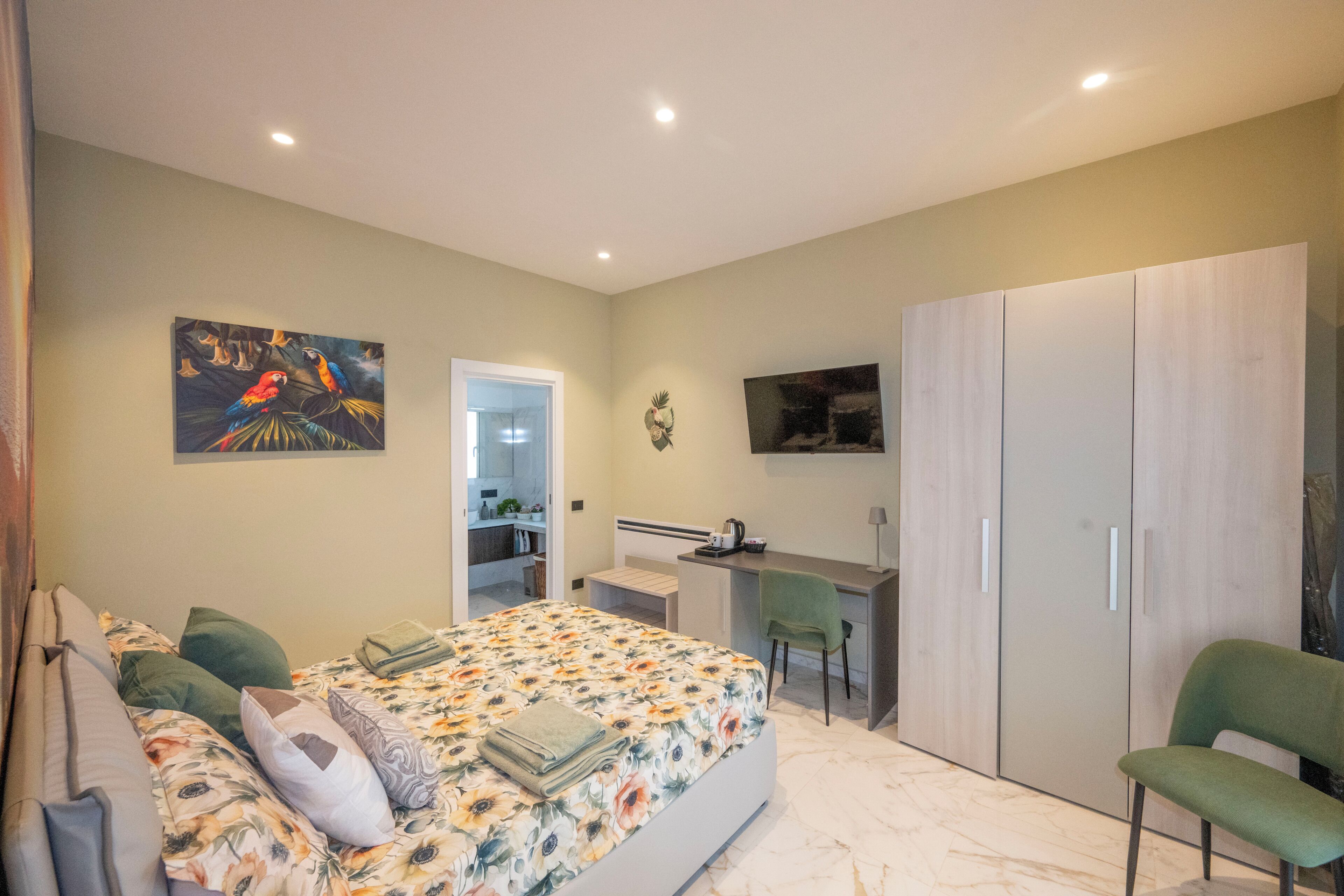 Exclusive Suite, 1 Queen Bed, Garden View, Ground Floor | Premium bedding, down duvets, memory-foam beds, free cots/infant beds