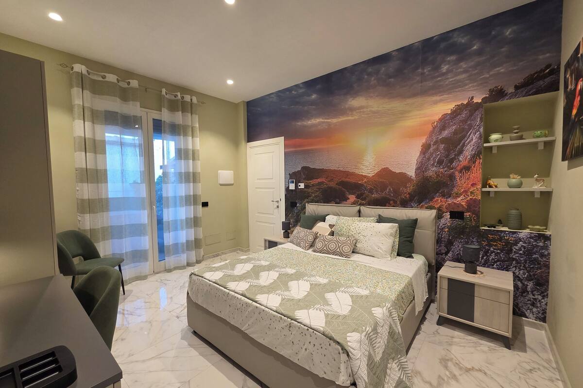 Luxury Suite, 1 King Bed, Garden View | Free WiFi