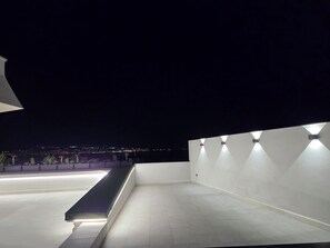 Suite de luxe, vistes al mar | Terrassa o pati