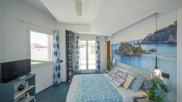 Loft Luxury, vista mare | Biancheria da letto di alta qualità, copriletto in piuma