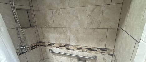 タオル、石鹸、トイレットペーパー