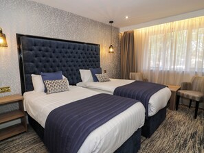 1 yatak odası, ayrı ayrı dekore edilmiş, ayrı ayrı döşenmiş 