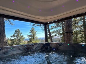 Outdoor spa tub - Comanche Pines Trio, A Multi-Unit Mountain Retreat (Florissant)