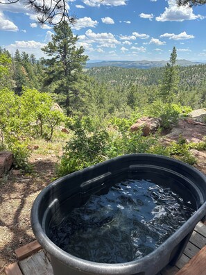 Outdoor spa tub - Comanche Pines Trio, A Multi-Unit Mountain Retreat (Florissant)