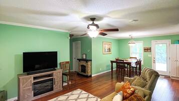 Smart TV, fireplace