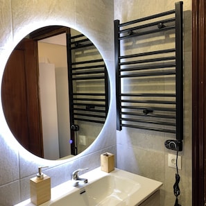 Shower, towels, toilet paper