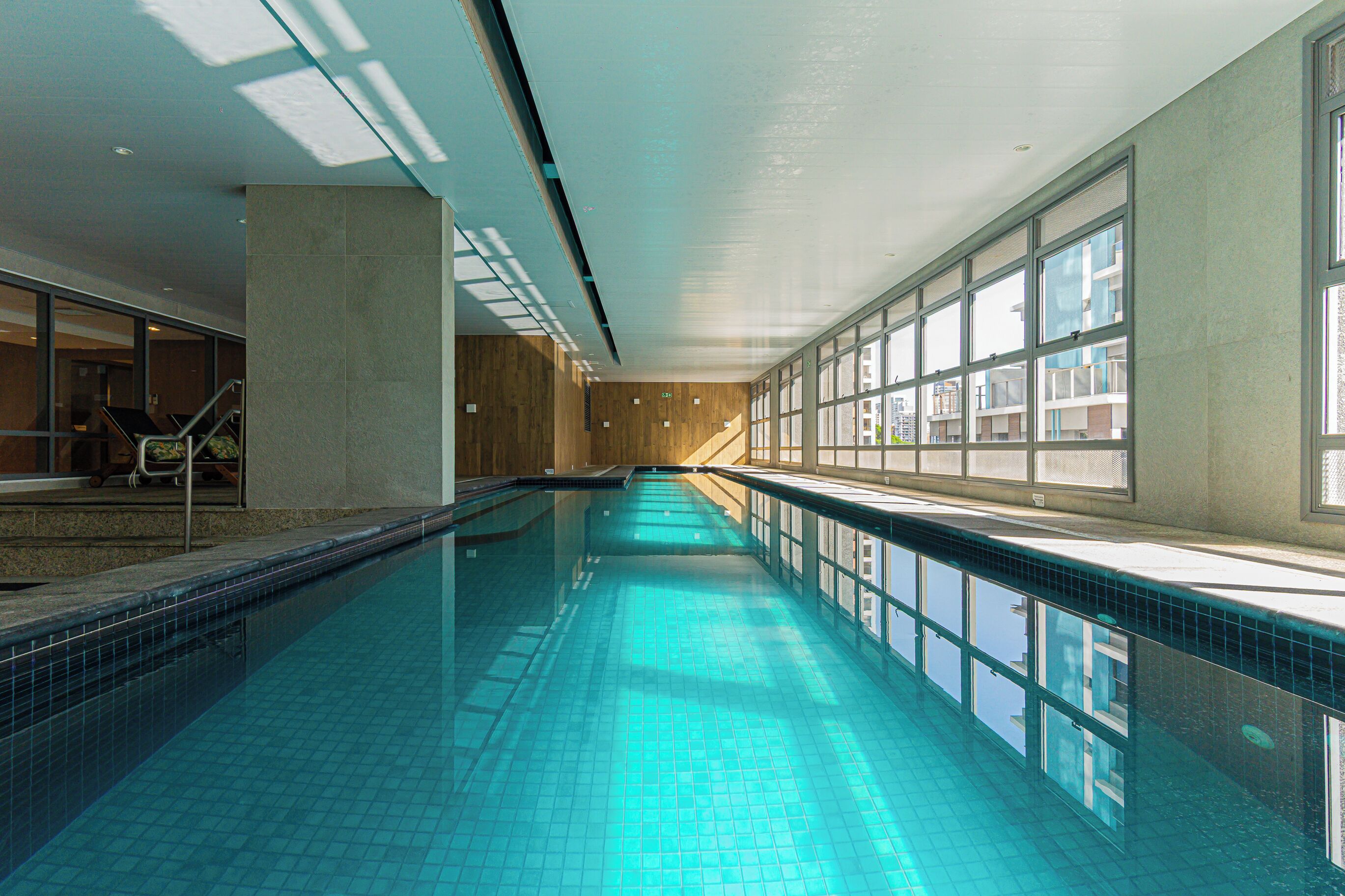 Piscina interna, piscina aquecida