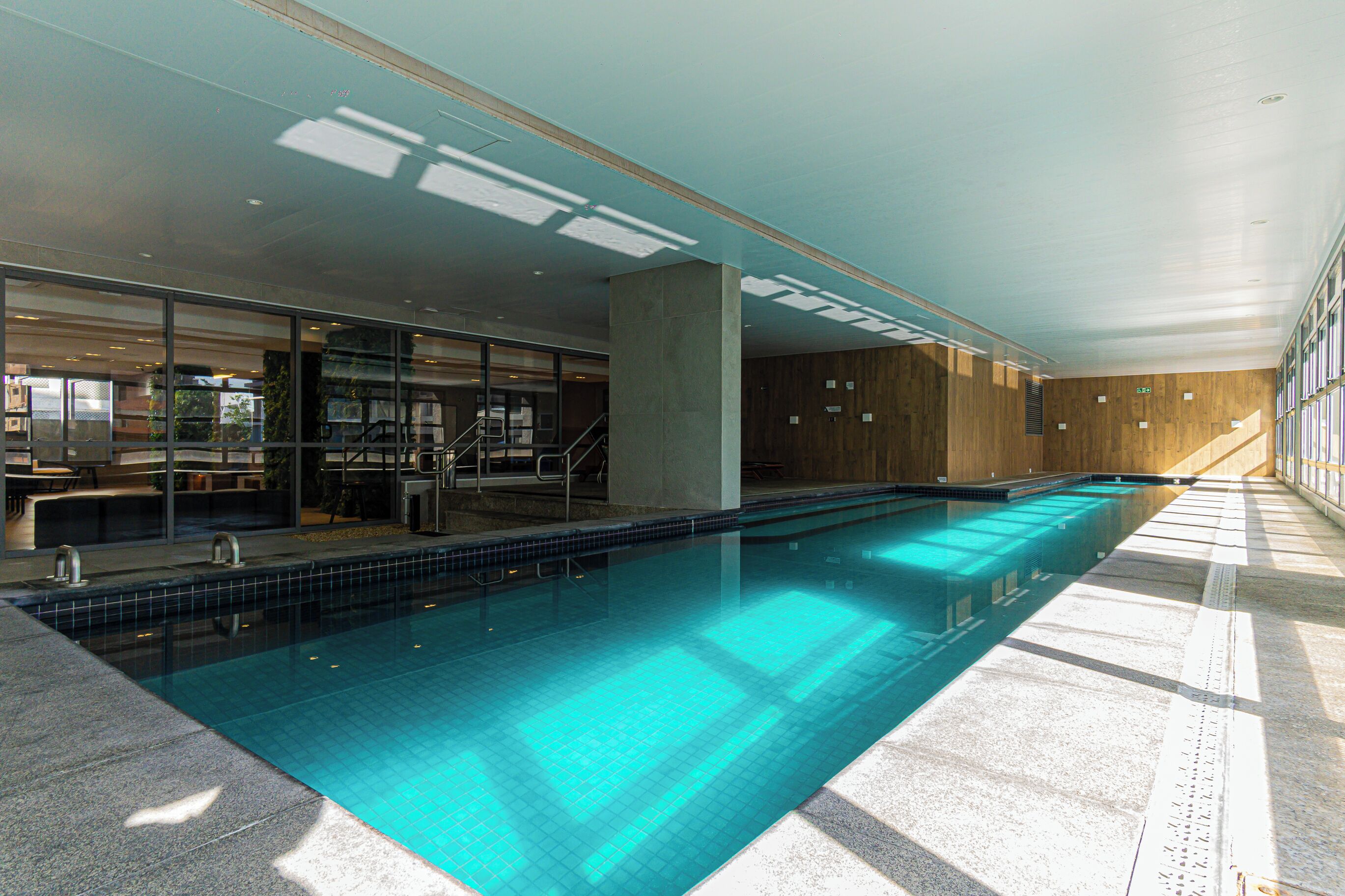 Piscina interna, piscina aquecida