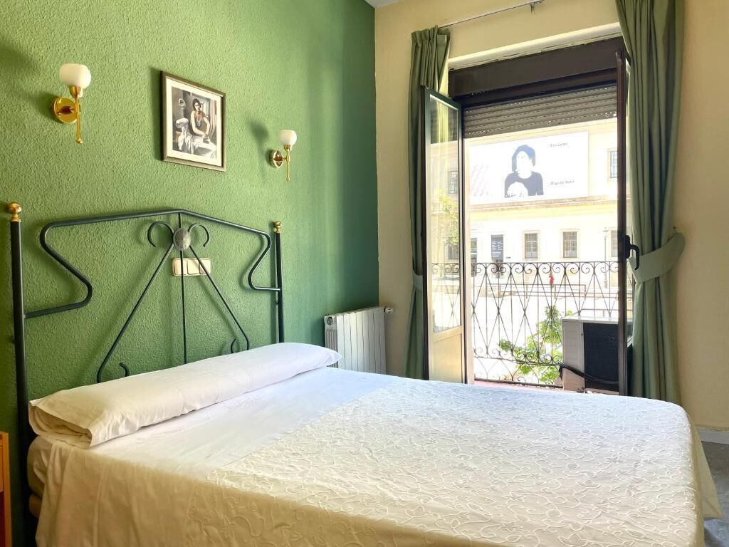 Habitación doble, 1 cama doble con baño compartido | Wifi gratis y accesible en silla de ruedas