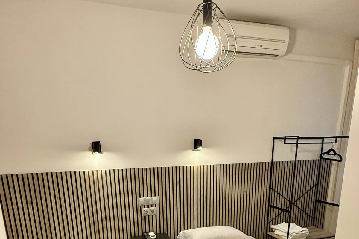 Habitación doble, dos camas individuales con baño privado | WiFi (free)