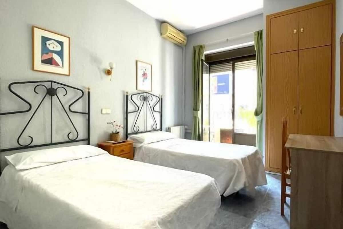Standard Twin Room, Balcony | Wi-fi percuma, akses kerusi roda