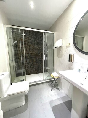 Habitación doble, 1 cama doble con baño compartido | Bathroom
