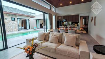 Comfort Villa, 3 Bedrooms, Private Pool | In-room safe, individually decorated, individually furnished