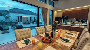 Deluxe villa, 3 slaapkamers, privézwembad | Een kluis op de kamer, een strijkplank/strijkijzer, gratis wifi