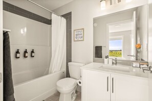 Hair dryer, towels - Air Conditioned » Water View » Garage » Sleeps 7 (Calgary)
