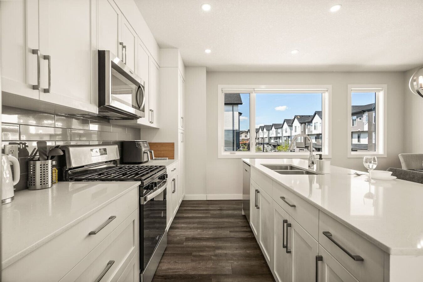 雪櫃、微波爐、焗爐、爐具