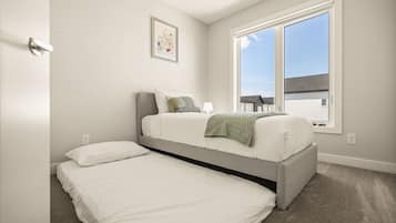 3 soveværelser, skrivebord, strygejern/strygebræt, weekendseng