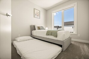 3 bedrooms, desk, iron/ironing board, travel crib