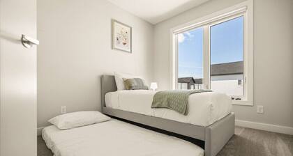 Air Conditioned » Water View » Garage » Sleeps 7