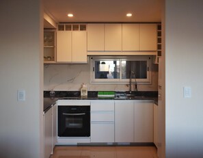 Micro-ondes, four, plaque de cuisson